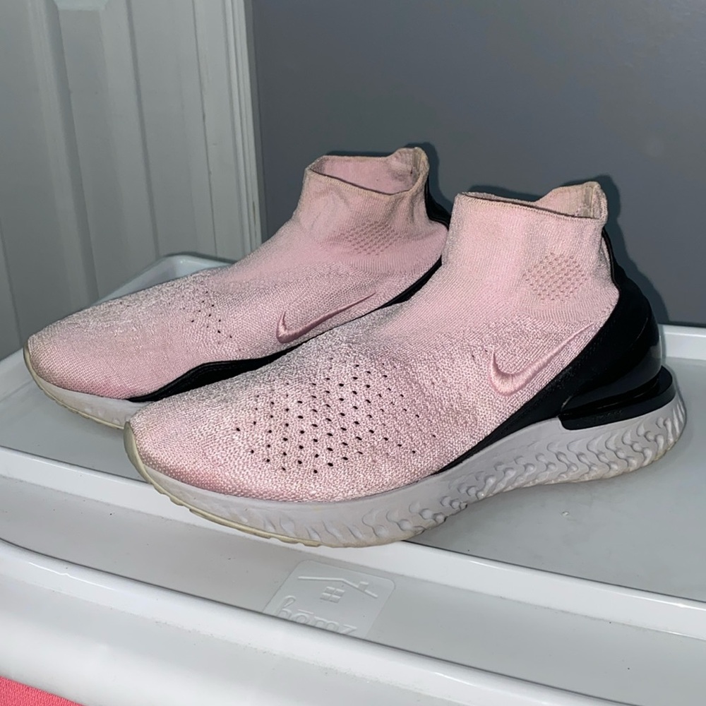 Nike Rise React Flyknit sneaker